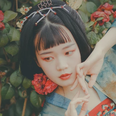 山茶花開女生頭像，唯美古風(fēng)真人頭像