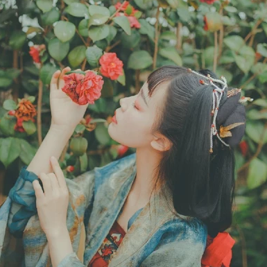 山茶花開女生頭像，唯美古風(fēng)真人頭像