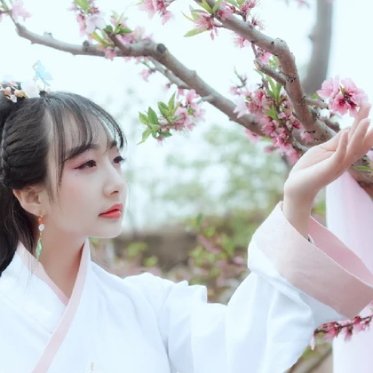 粉紅少女帶團(tuán)扇女生頭像，唯美古風(fēng)真人頭像