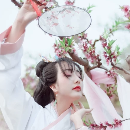 粉紅少女帶團(tuán)扇女生頭像，唯美古風(fēng)真人頭像