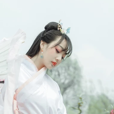 粉紅少女帶團(tuán)扇女生頭像，唯美古風(fēng)真人頭像