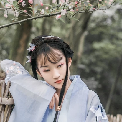 清新粉花女生頭像，唯美古風(fēng)真人頭像