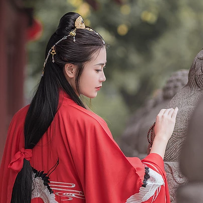 優(yōu)雅紅衣女生頭像，唯美古風(fēng)真人頭像
