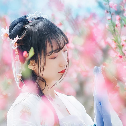 清新桃花女生頭像，唯美古風(fēng)真人頭像