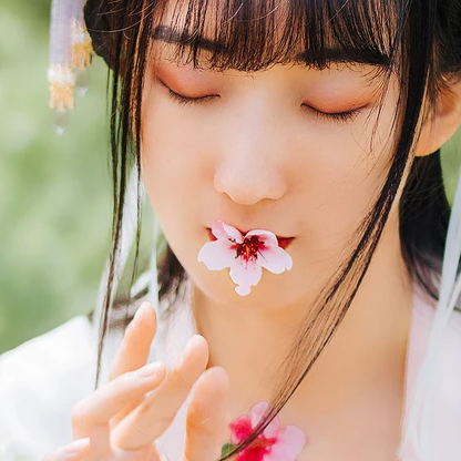 清新桃花女生頭像，唯美古風(fēng)真人頭像