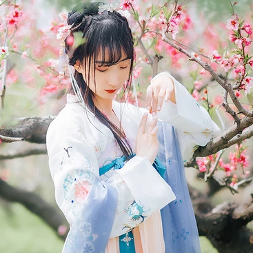 清新桃花女生頭像，唯美古風(fēng)真人頭像