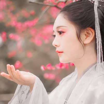 滿溢花香文藝女生頭像，唯美古風真人頭像