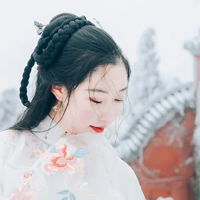 白雪紛飛女生頭像，唯美古風(fēng)真人頭像