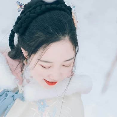 白雪紛飛女生頭像，唯美古風(fēng)真人頭像