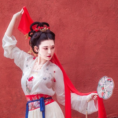 嬌艷朱紅女生頭像，唯美古風(fēng)真人頭像