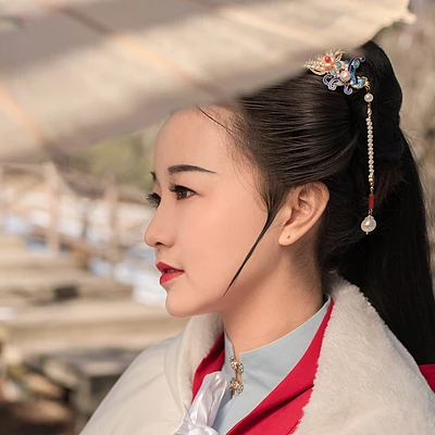 古典紅衣帶傘女生頭像，唯美古風(fēng)真人頭像