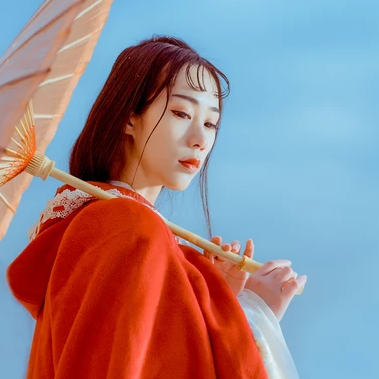 江山雪地帶傘女生頭像，唯美古風(fēng)真人頭像