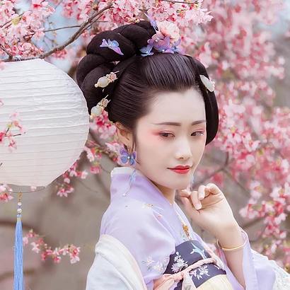 櫻花樹下粉色佳人女生頭像，唯美古風(fēng)真人頭像