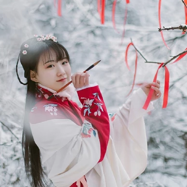 冰雪天地紅衣女生頭像，唯美古風(fēng)真人頭像