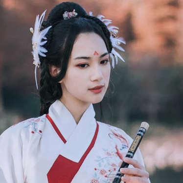 典雅帶團(tuán)扇女生頭像，唯美古風(fēng)真人頭像
