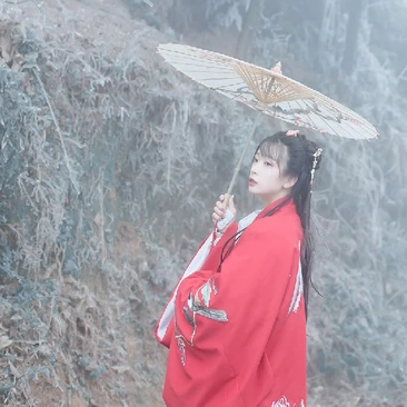 冰雪天地帶傘女生頭像，唯美古風真人頭像