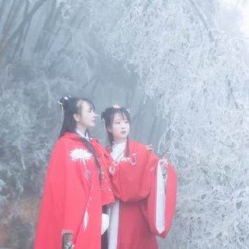 冰雪天地帶傘女生頭像，唯美古風真人頭像