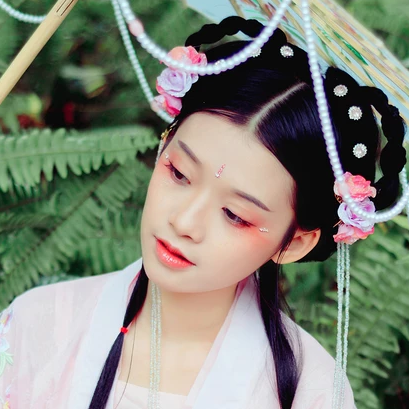 粉衣少女心帶團扇女生頭像，唯美古風真人頭像