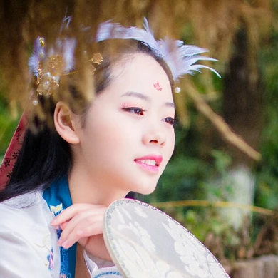羽毛女生頭像，唯美古風(fēng)真人頭像