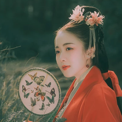 文藝紅衣帶傘女生頭像，唯美古風(fēng)真人頭像