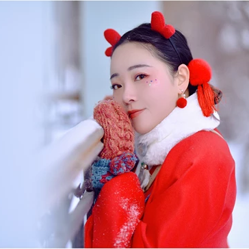 雪景俏皮可愛女生頭像，唯美古風真人頭像