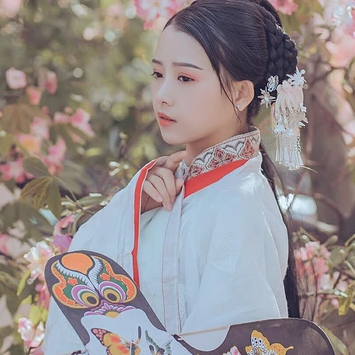粉色木棉花少女頭像，唯美古風真人頭像