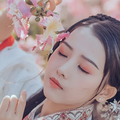 粉色木棉花少女頭像，唯美古風真人頭像