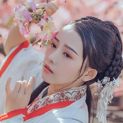 粉色木棉花少女頭像，唯美古風真人頭像