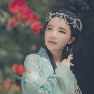 淡雅少女帶團扇頭像，唯美古風(fēng)真人頭像