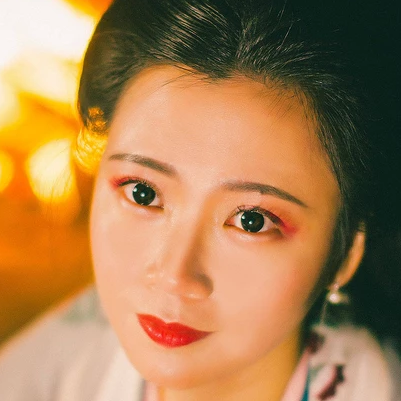 夜晚彈琵琶女生頭像，唯美古風(fēng)真人頭像