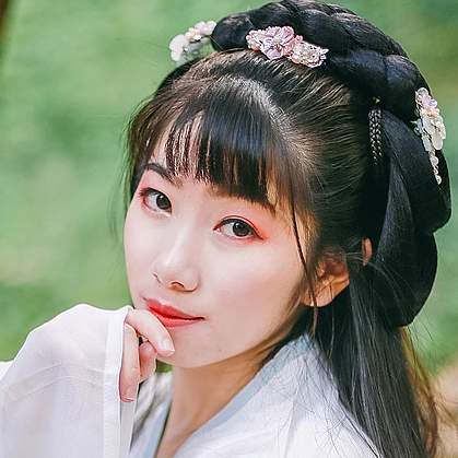 花庭樹下女生頭像，唯美古風真人頭像
