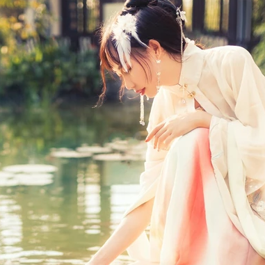 漢服帶寵物女生頭像，唯美古風(fēng)真人頭像