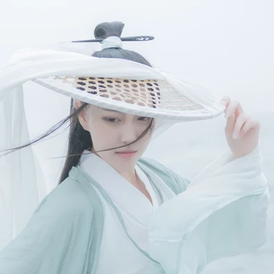 素衣俠客女生頭像，唯美古風(fēng)真人頭像