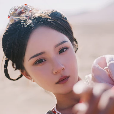 沙漠紅衣女子頭像，唯美古風(fēng)真人頭像