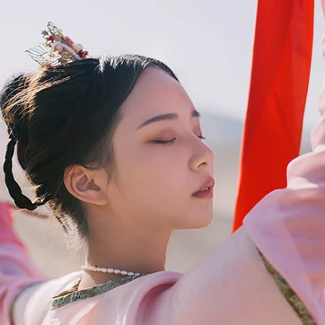 沙漠紅衣女子頭像，唯美古風(fēng)真人頭像