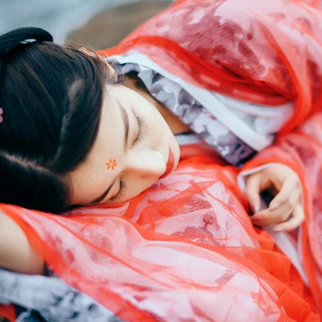 紅妝紗衣女生頭像，唯美古風(fēng)真人頭像