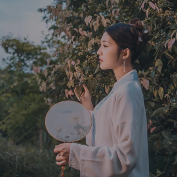 文藝帶團(tuán)扇女生頭像，唯美古風(fēng)真人頭像