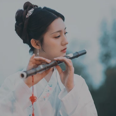 文藝帶團(tuán)扇女生頭像，唯美古風(fēng)真人頭像