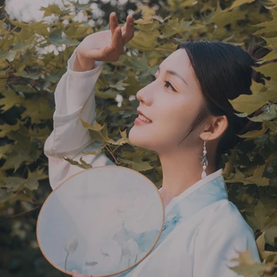 文藝帶團(tuán)扇女生頭像，唯美古風(fēng)真人頭像