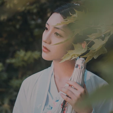 文藝帶團(tuán)扇女生頭像，唯美古風(fēng)真人頭像
