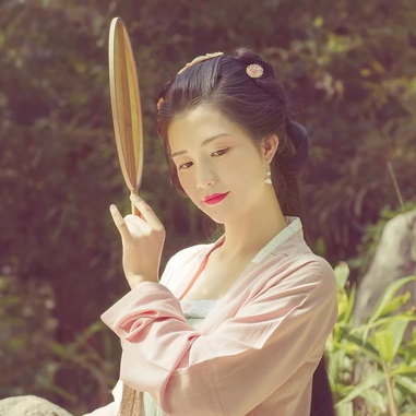 文藝清新帶團(tuán)扇女生頭像，唯美古風(fēng)真人頭像