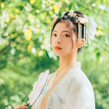 花神淚帶團(tuán)扇女生頭像，唯美古風(fēng)真人頭像