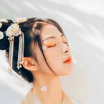 花神淚帶團(tuán)扇女生頭像，唯美古風(fēng)真人頭像