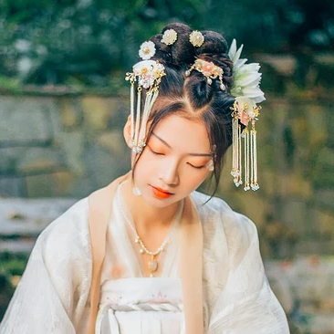 花神淚帶團(tuán)扇女生頭像，唯美古風(fēng)真人頭像