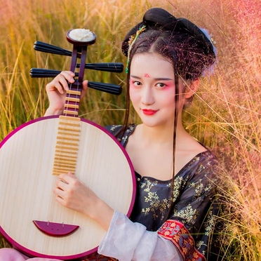 粉黛帶紅傘女生頭像，唯美古風真人頭像