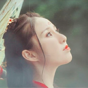 相思紅衣帶傘女生頭像，唯美古風(fēng)真人頭像