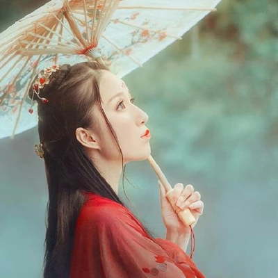 相思紅衣帶傘女生頭像，唯美古風(fēng)真人頭像
