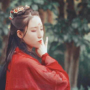 相思紅衣帶傘女生頭像，唯美古風(fēng)真人頭像