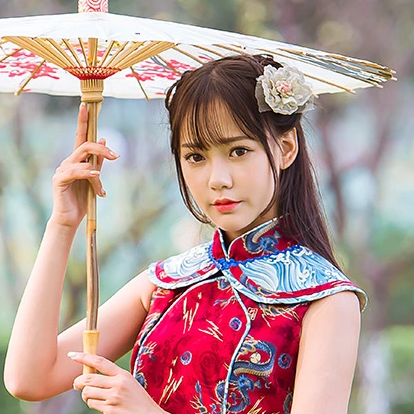 紅衣帶傘女生頭像，唯美古風(fēng)真人頭像