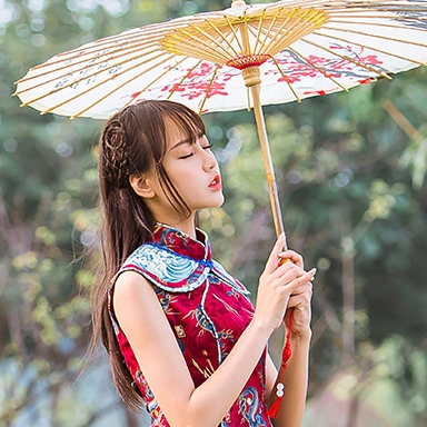 紅衣帶傘女生頭像，唯美古風(fēng)真人頭像